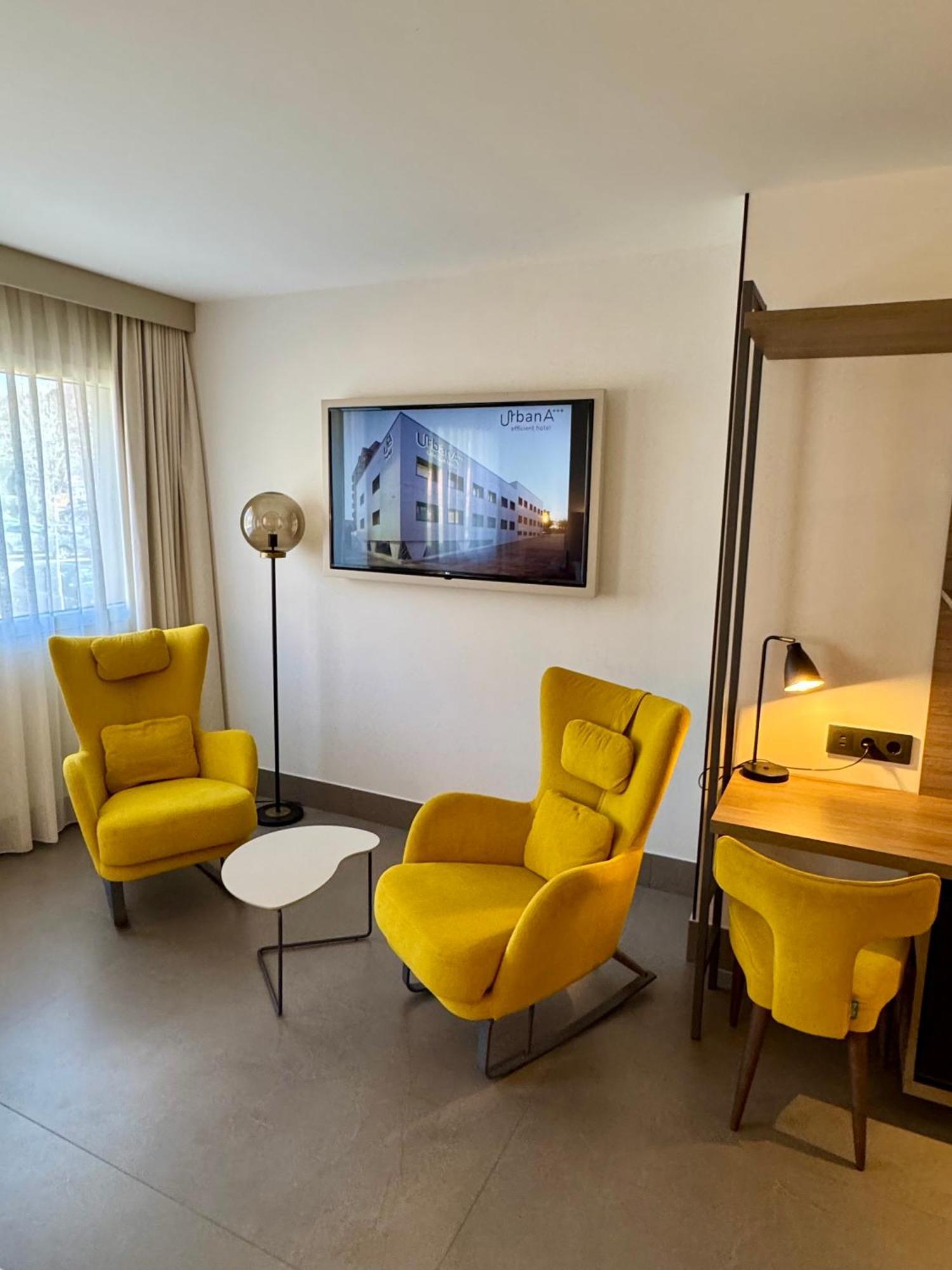 Urban A+++ Hotel Tres Cantos Exterior photo